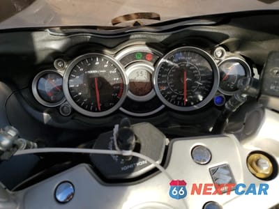 Zdjęcie 7 z 10 samochodu: 2011 SUZUKI GSX1300 R VIN:JS1GX72A5B2103361 - miniatura