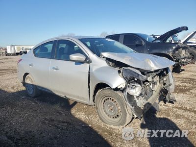 Czwarte zdjęcie samochodu z boku: 2017 NISSAN VERSA S VIN:3N1CN7AP9HL902425 - miniatura