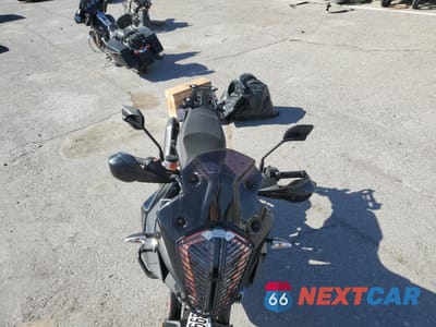 Piąte zdjęcie samochodu w środku: 2020 KTM 1290 SUPER ADVENTURE R VIN:VBKV59409LM921103 - miniatura