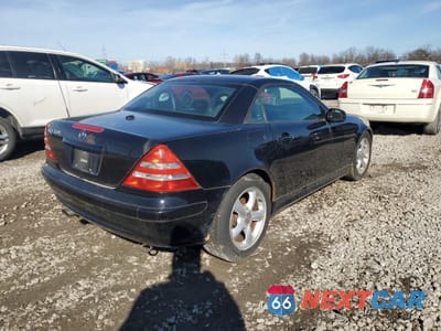Trzecie zdjęcie samochodu z tyłu: 2001 MERCEDES-BENZ SLK 320 VIN:WDBKK65F81F229400 - miniatura