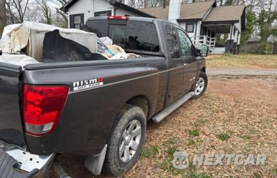 Czwarte zdjęcie samochodu z boku: 2006 NISSAN TITAN XE VIN:1N6AA06B96N545486 - miniatura
