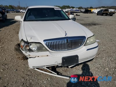 Piąte zdjęcie samochodu w środku: 2005 LINCOLN TOWN CAR SIGNATURE VIN:1LNHM81W75Y620535 - miniatura