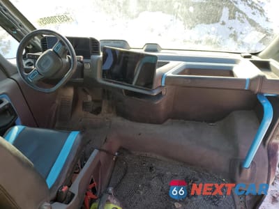 Zdjęcie 8 z 13 samochodu: 2023 RIVIAN EDV 700 VIN:7FCEHEB73PN009787 - miniatura