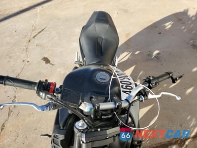 Piąte zdjęcie samochodu w środku: 2019 YAMAHA MT09 VIN:JYARN53E3KA004646 - miniatura
