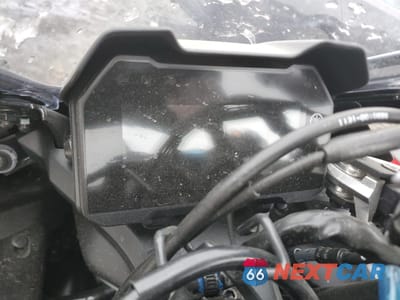 Zdjęcie 7 z 9 samochodu: 2022 YAMAHA YZFR7 VIN:JYARM38E0NA001675 - miniatura