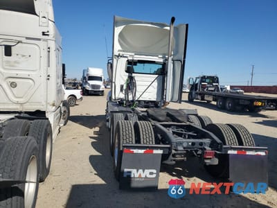 Trzecie zdjęcie samochodu z tyłu: 2015 INTERNATIONAL PROSTAR PLUS 122 SEMI TRUCK VIN:1HSDJAPR5FH719111 - miniatura