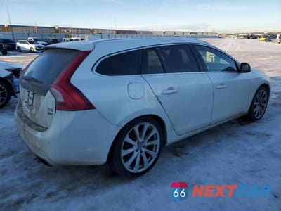 Trzecie zdjęcie samochodu z tyłu: 2017 VOLVO V60 PREMIER VIN:YV149MSK4H1342712 - miniatura