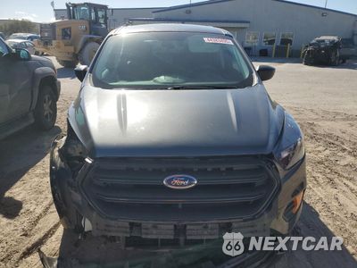 Piąte zdjęcie samochodu w środku: 2019 FORD ESCAPE S VIN:1FMCU0F76KUA80269 - miniatura