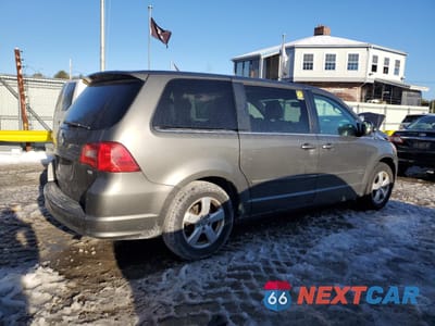 Trzecie zdjęcie samochodu z tyłu: 2010 VOLKSWAGEN ROUTAN SE VIN:2V4RW3D10AR388466 - miniatura