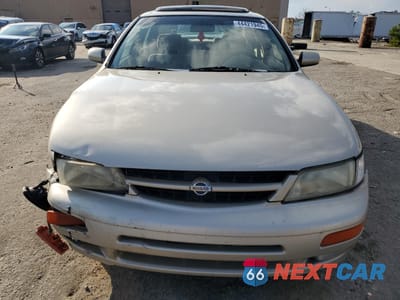 Piąte zdjęcie samochodu w środku: 1999 NISSAN MAXIMA GLE VIN:JN1CA21D3XT824142 - miniatura