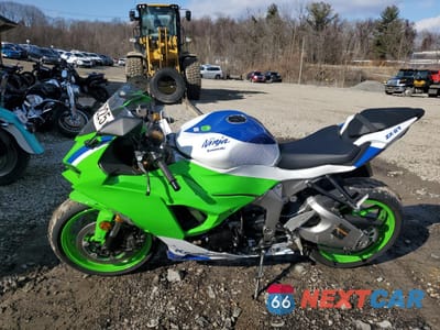 Trzecie zdjęcie samochodu z tyłu: 2024 KAWASAKI ZX636 K VIN:JKBZXJJ19RA003413 - miniatura
