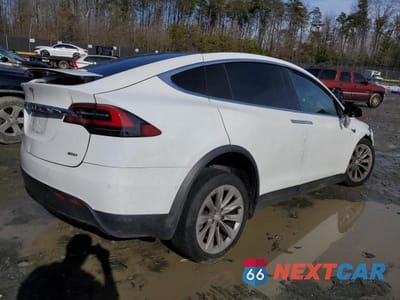 Trzecie zdjęcie samochodu z tyłu: 2016 TESLA MODEL X VIN:5YJXCBE2XGF005746 - miniatura