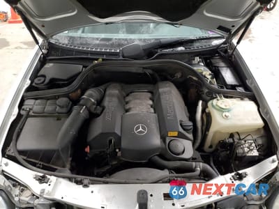 Zdjęcie 11 z 12 samochodu: 2001 MERCEDES-BENZ CLK 320 VIN:WDBLK65G01T079748 - miniatura
