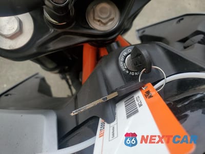 Zdjęcie 8 z 9 samochodu: 2022 KTM 390 DUKE VIN:MD2JPJ408NC253292 - miniatura