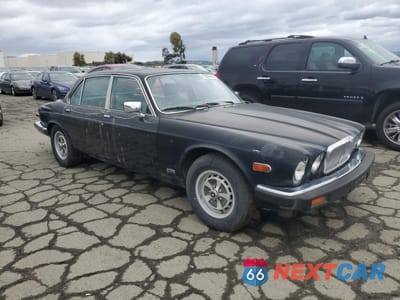 Czwarte zdjęcie samochodu z boku: 1985 JAGUAR XJ6 VANDEN PLAS VIN:SAJAY1347FC399810 - miniatura