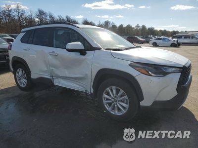 Czwarte zdjęcie samochodu z boku: 2023 TOYOTA COROLLA CROSS LE VIN:7MUBAABG1PV073641 - miniatura