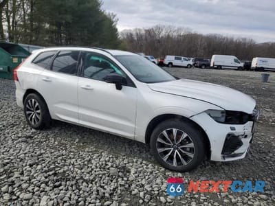 Czwarte zdjęcie samochodu z boku: 2024 VOLVO XC60 PLUS VIN:YV4L12RL1R1711424 - miniatura