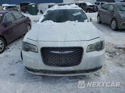 Piąte zdjęcie samochodu w środku: 2015 CHRYSLER 300 S VIN:2C3CCABG9FH807744 - miniatura