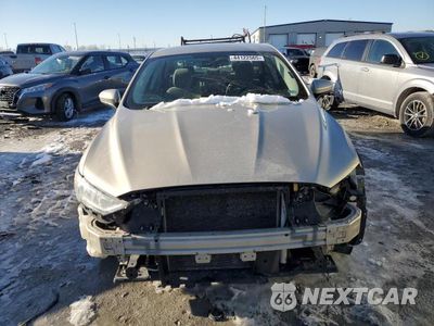 Piąte zdjęcie samochodu w środku: 2017 FORD FUSION S VIN:3FA6P0G71HR411322 - miniatura