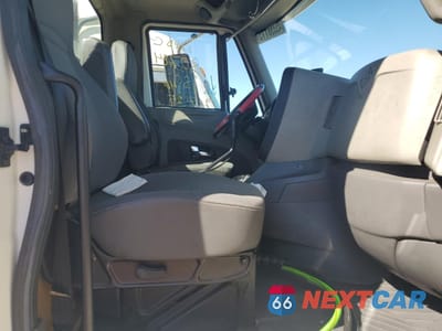 Piąte zdjęcie samochodu w środku: 2015 INTERNATIONAL PROSTAR PLUS 122 SEMI TRUCK VIN:1HSDJAPR5FH719111 - miniatura