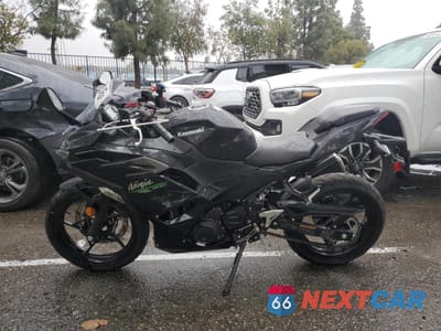 Trzecie zdjęcie samochodu z tyłu: 2024 KAWASAKI EX500 H VIN:ML5EXGH12RDA18042 - miniatura
