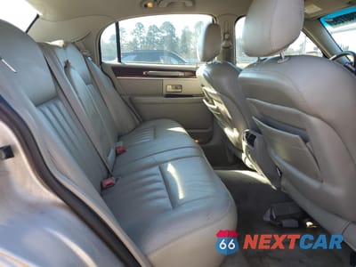 Zdjęcie 10 z 15 samochodu: 2005 LINCOLN TOWN CAR SIGNATURE VIN:1LNHM81W35Y636294 - miniatura
