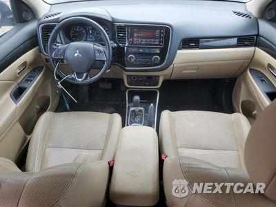 Zdjęcie 8 z 16 samochodu: 2018 MITSUBISHI OUTLANDER SE VIN:JA4AD3A35JZ056252 - miniatura