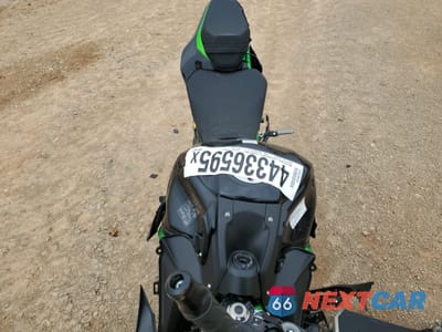 Piąte zdjęcie samochodu w środku: 2024 KAWASAKI ZR900 M VIN:ML5ZRDM17RDA69522 - miniatura