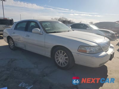Czwarte zdjęcie samochodu z boku: 2006 LINCOLN TOWN CAR SIGNATURE VIN:1LNHM81W56Y623001 - miniatura