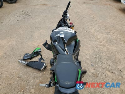 Zdjęcie 6 z 9 samochodu: 2024 KAWASAKI ZR900 M VIN:ML5ZRDM17RDA69522 - miniatura
