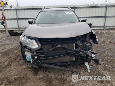 Piąte zdjęcie samochodu w środku: 2017 NISSAN ROGUE S VIN:KNMAT2MV4HP543917 - miniatura