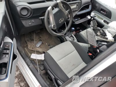 Zdjęcie 8 z 13 samochodu: 2013 TOYOTA PRIUS C VIN:JTDKDTB32D1549687 - miniatura
