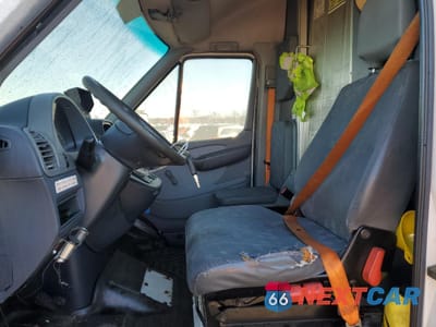 Zdjęcie 7 z 13 samochodu: 2005 DODGE SPRINTER 2500 VIN:WD0PD744555841211 - miniatura