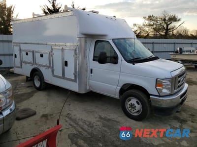 Czwarte zdjęcie samochodu z boku: 2025 FORD ECONOLINE E450 SUPER DUTY CUTAWAY VAN VIN:1FDXE4FN5SDD04412 - miniatura