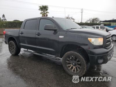 Czwarte zdjęcie samochodu z boku: 2011 TOYOTA TUNDRA CREWMAX SR5 VIN:5TFDY5F15BX180285 - miniatura