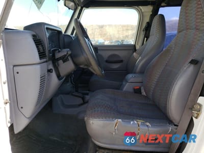 Zdjęcie 7 z 13 samochodu: 1998 JEEP WRANGLER / TJ SPORT VIN:1J4FY19S3WP710839 - miniatura
