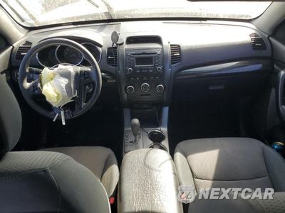 Zdjęcie 8 z 13 samochodu: 2013 KIA SORENTO VIN:5XYKTDA27DG359904 - miniatura