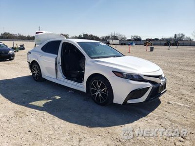 Czwarte zdjęcie samochodu z boku: 2021 TOYOTA CAMRY SE VIN:4T1G11AK4MU579716 - miniatura