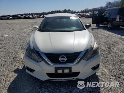 Piąte zdjęcie samochodu w środku: 2017 NISSAN ALTIMA 2.5 VIN:1N4AL3AP7HC481034 - miniatura