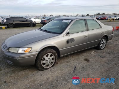 1998 TOYOTA CAMRY CE JT2BF22K1W0112230 - główne zdjęcie licytacji z USA - miniatura