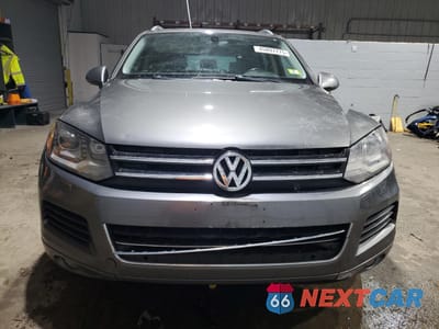 Piąte zdjęcie samochodu w środku: 2014 VOLKSWAGEN TOUAREG V6 VIN:WVGEF9BP3ED012271 - miniatura