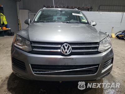 Piąte zdjęcie samochodu w środku: 2014 VOLKSWAGEN TOUAREG V6 VIN:WVGEF9BP3ED012271 - miniatura