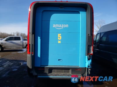 Zdjęcie 6 z 13 samochodu: 2023 RIVIAN EDV 700 VIN:7FCEHEB73PN005254 - miniatura