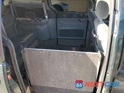 Zdjęcie 10 z 14 samochodu: 2000 DODGE GRAND CARAVAN SE VIN:1B4GP44R2YB714834 - miniatura