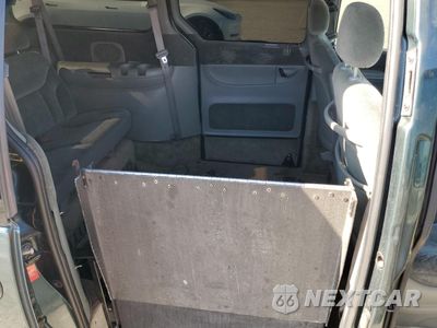 Zdjęcie 10 z 14 samochodu: 2000 DODGE GRAND CARAVAN SE VIN:1B4GP44R2YB714834 - miniatura