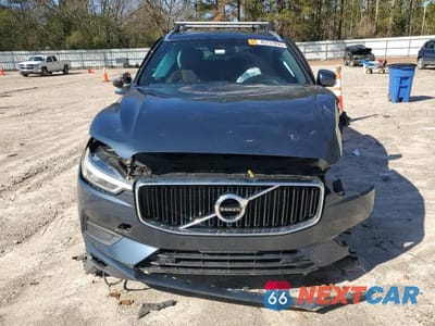 Piąte zdjęcie samochodu w środku: 2021 VOLVO XC60 T6 MOMENTUM VIN:YV4A22RK6M1684810 - miniatura