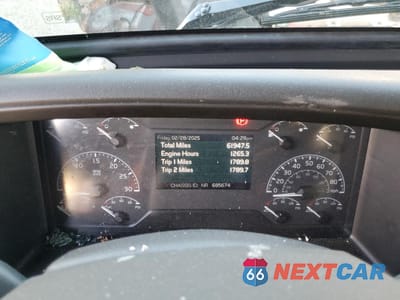 Zdjęcie 8 z 10 samochodu: 2025 VOLVO VNL SEMI TRUCK VIN:4V4NC9EH9SN685674 - miniatura