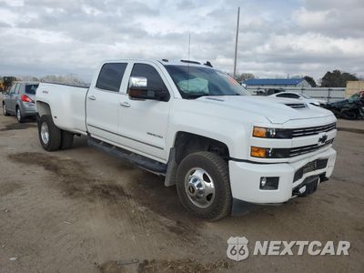 Czwarte zdjęcie samochodu z boku: 2019 CHEVROLET SILVERADO K3500 LTZ VIN:1GC4KXCY5KF220241 - miniatura
