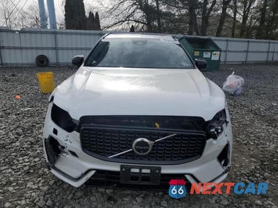 Piąte zdjęcie samochodu w środku: 2024 VOLVO XC60 PLUS VIN:YV4L12RL1R1711424 - miniatura