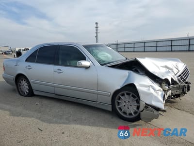 Czwarte zdjęcie samochodu z boku: 2001 MERCEDES-BENZ E 320 VIN:WDBJF65J91B344101 - miniatura